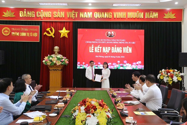 Chi bộ Phòng Tổ chức, hành chính, thông tin, tư liệu Tổ chức Lễ kết nạp đảng viên và triển khai nhiệm vụ công tác tháng 8 năm 2026